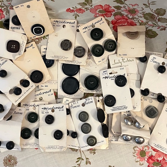 Other - 5/$25..Lot of Vintage Button Cards
